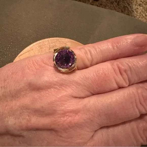 Guess iridescent Purple Crystal Ring size 6 - Picture 3 of 9